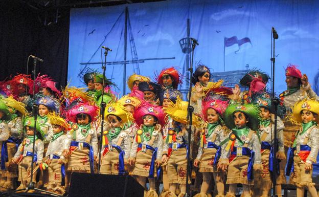 Santoña da el pistoletazo de salida al carnaval de calle 