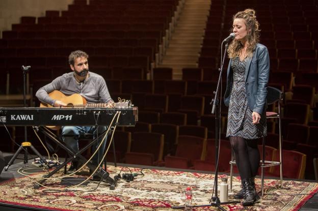 Nahúm Cobo y Zhenya Popova, sobre el escenario de la Sala Pereda, en el Palacio de Festivales. 