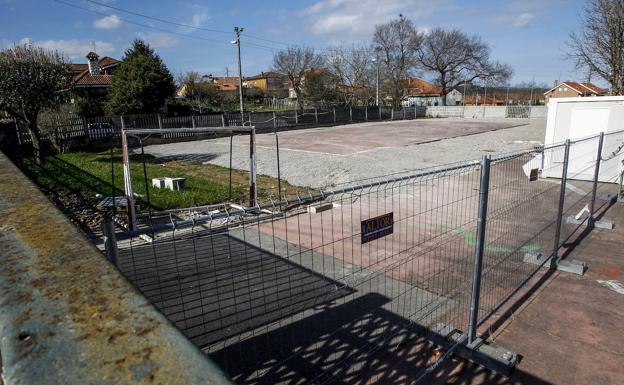 Tanos. La pista deportiva del Colegio Público Pintor Escudero Espronceda, de Tanos, es una de las obras ya adjudicada e iniciadas –a la empresa Senor– en 278.000 euros y con un plazo de ejecución de cuatro meses. 