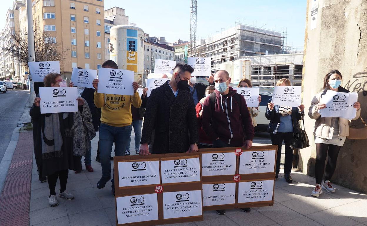 Los trabajadores en huelga del servicio de diálisis reclaman la mediación del Parlamento