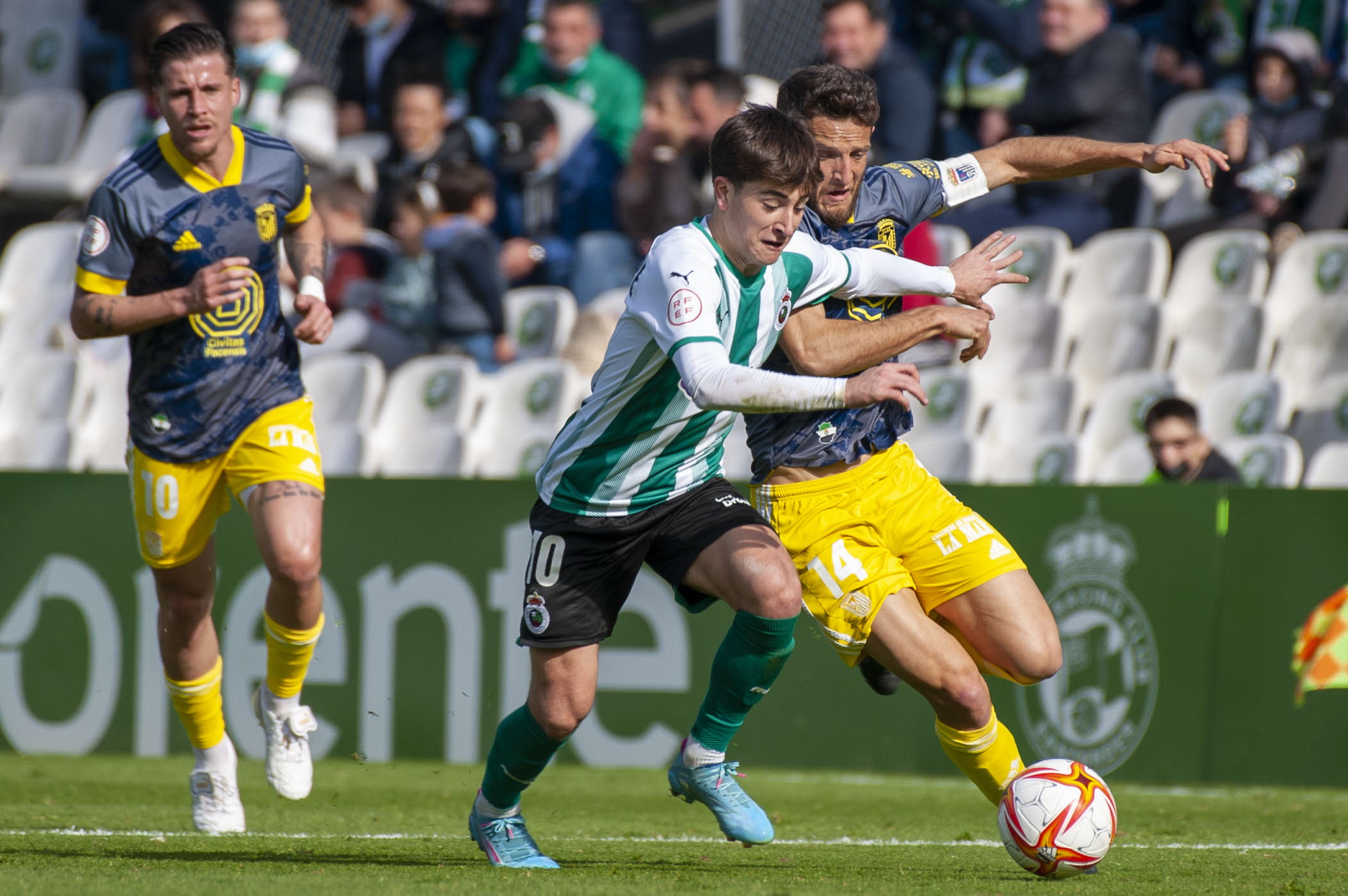 Torre, en el partido entre Racing y Badajoz, disputado en los Campos de Sport de El Sardinero.