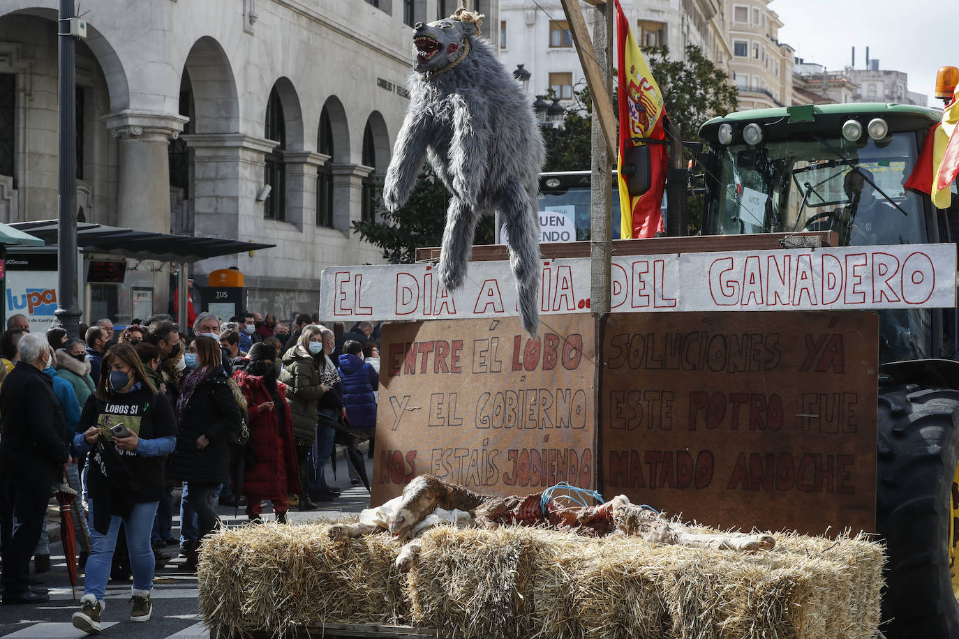 Fotos: Los ganaderos de Cantabria llevan su protesta hasta las calles de Santander