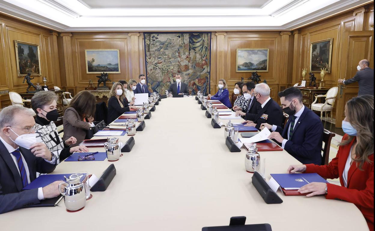 El Rey preside en la Zarzuela el Consejo de Seguridad Nacional.