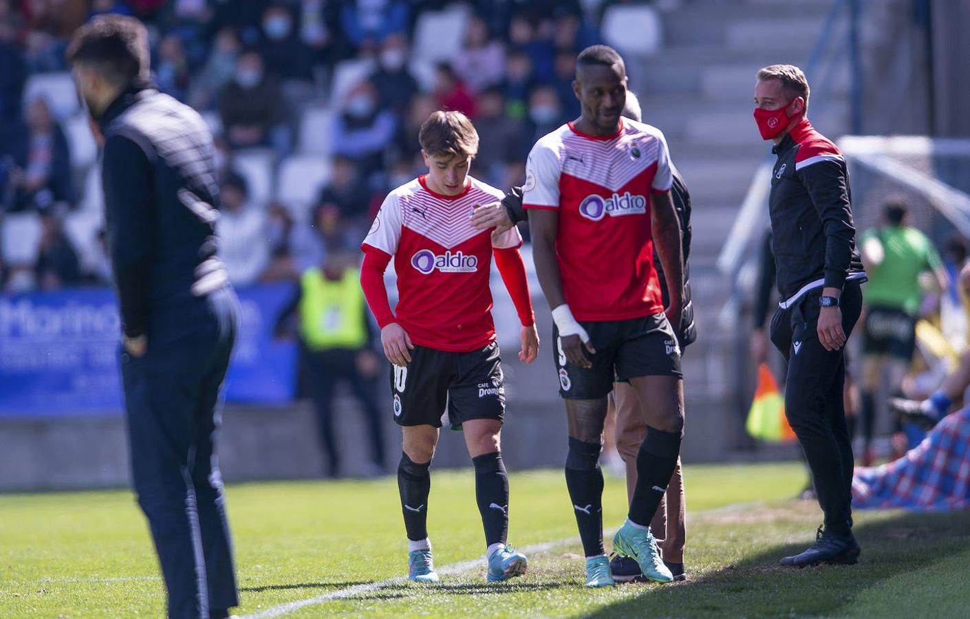 El Racing no pudo pasar del empate frente a un Talavera colista