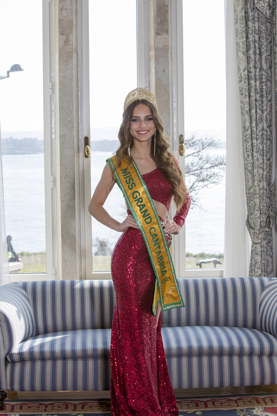 Sesión fotográfica en el Palacio de la Magdalena de la nueva guapa oficial cántabra y 'Miss Grand Spain', Alba Dunkerbeck.