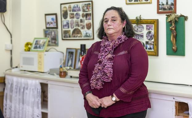 Rosa del Carmen Velasco, viuda y ama de casa, en la sede de la Asociación de Viudas de Santander. 