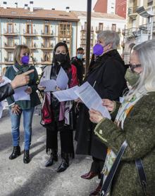 Imagen secundaria 2 - Torrelavega defiende el feminismo para conseguir la igualdad de las mujeres