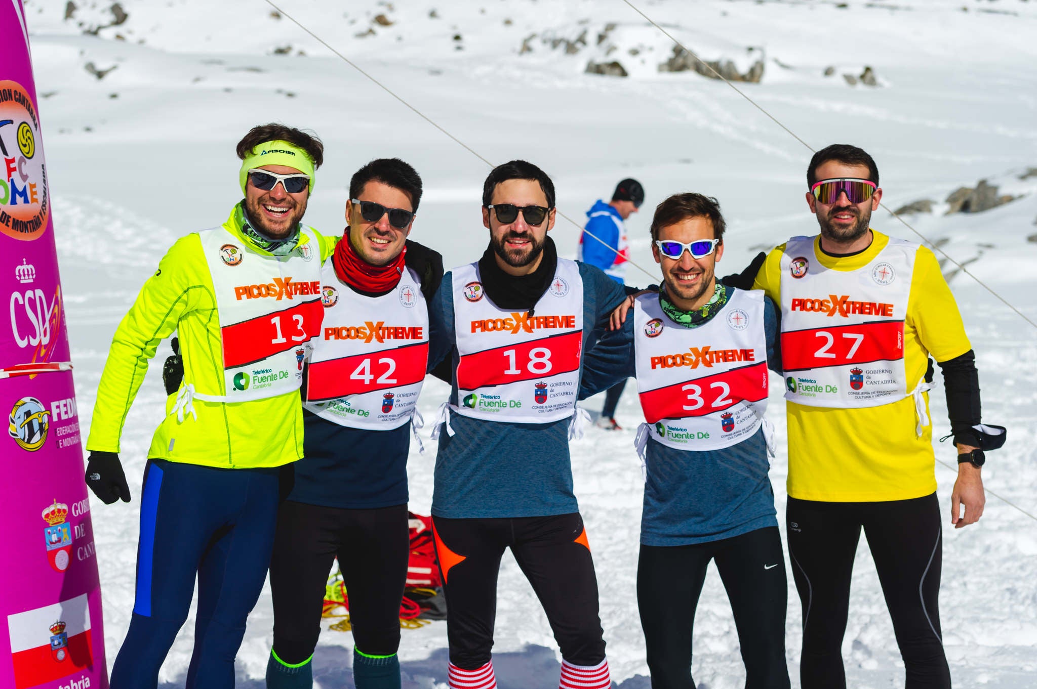 La estación superior del teleférico de Fuente Dé fue el escenario de la VIII edición de la Picos Snow Run, organizada por Picos Xtreme. Un total de 82 participantes corrieron con raquetas de nieve en un circuito de 8,5 kilómetros y 400 metros de desnivel positivo. Lucía Ibáñez y Diego Cotera se coronaron campeones. El ganador de la prueba masculina fue el asturiano Diego Cotera, que cruzó la línea de meta en 0:57:10, tan solo 40 segundos antes que el cántabro Marcos Santiago, quien se alzaría con el cetro cántabro de la especialidad. Javier Peña se subió al tercer cajón con un tiempo de 0:58:33. En la categoría femenina, Lucía Ibáñez revalidó el título de Campeona de Cantabria 2020 ganando con solvencia en un tiempo de 1:04:30. Ana M Pilar Cayón quedó en segundo lugar con un tiempo de 1:16:36, mientras que Asun Ochoa cerraría el pódium con una marca de 1:17:40. Tras las pruebas oficiales se celebró una raquetada nocturna no competitiva en la que participaron más de 300 personas. 