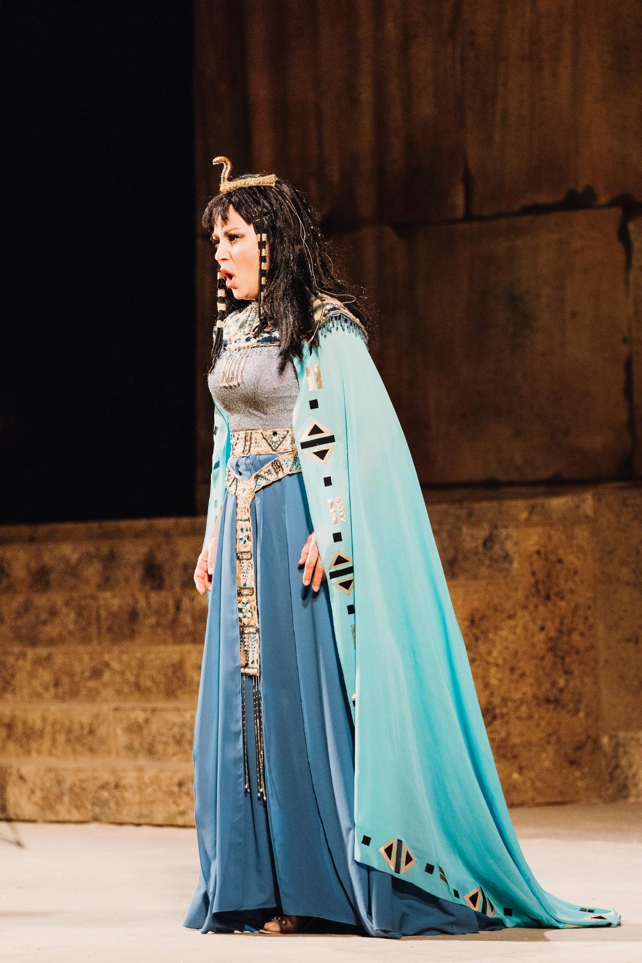 La soprano Helena Gallardo interpreta en la obra a Aida. 
