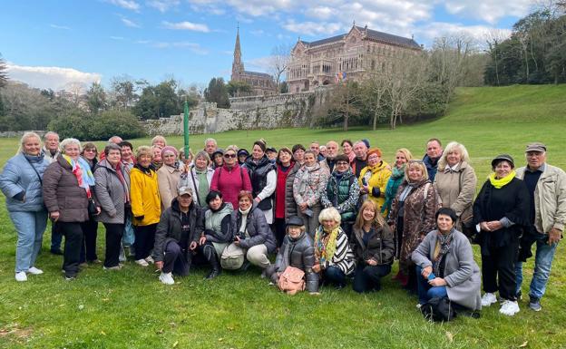 Imagen. Imágenes del viaje de este grupo, por Santoña, Santander y Comillas.