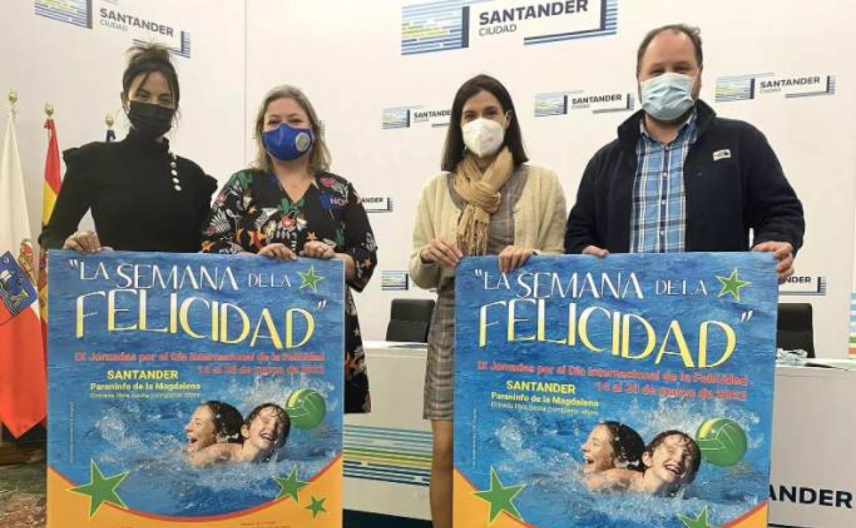  Imagen de la presentación de la Semana de la Felicidad. De izquierda a derecha, la organizadora de la iniciativa, Laura Corrales; la concejala de Dinamización Social, Lorena Gutiérrez; la alcaldesa de Santander, Gema Igual; y Julián Díaz-Ubierna, responsables de la ONG.