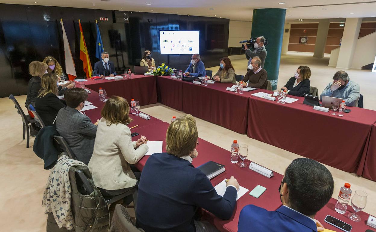 El vicepresidente del Gobierno de Cantabria, Pablo Zuloaga, ha presidido este martes la reunión del Comité de Coordinación de Ayuda Humanitaria y Refugio a Ucrania