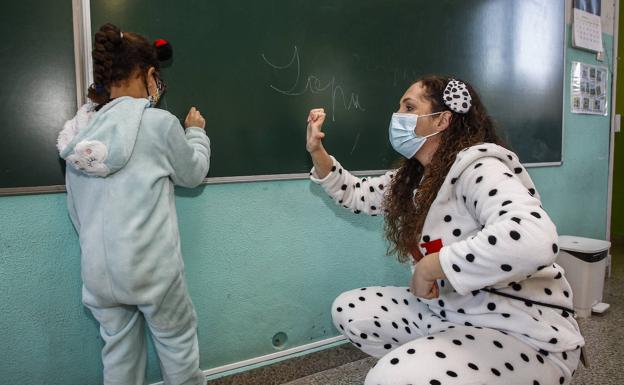 Alumnos y profesores se disfrazaron para celebrar La Patarrona.