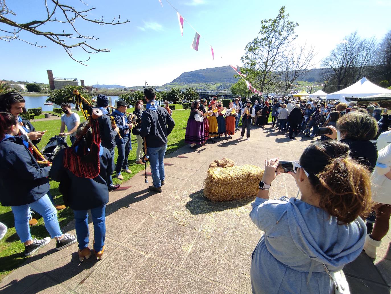 Tradición, artesanía y emoción han sido los ingredientes de este domingo en las fiestas de San José de El Astillero.