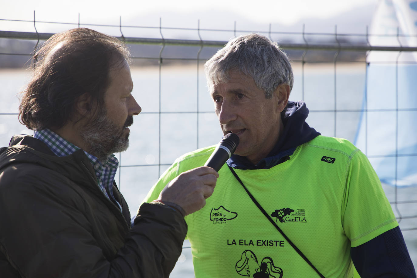 Santander ha celebrado este domingo el II Trail Solidario en apoyo a los enfermos de ELA, organizado por la asociación CanELA con la colaboración del Ayuntamiento. La prueba, concebida para todos públicos y cuya inscripción ha tenido un precio simbólico de 10 euros, ha arrancado a las 10.00 horas desde la playa de los Peligros y ha recorrido 6,5 kilómetros por la costa.