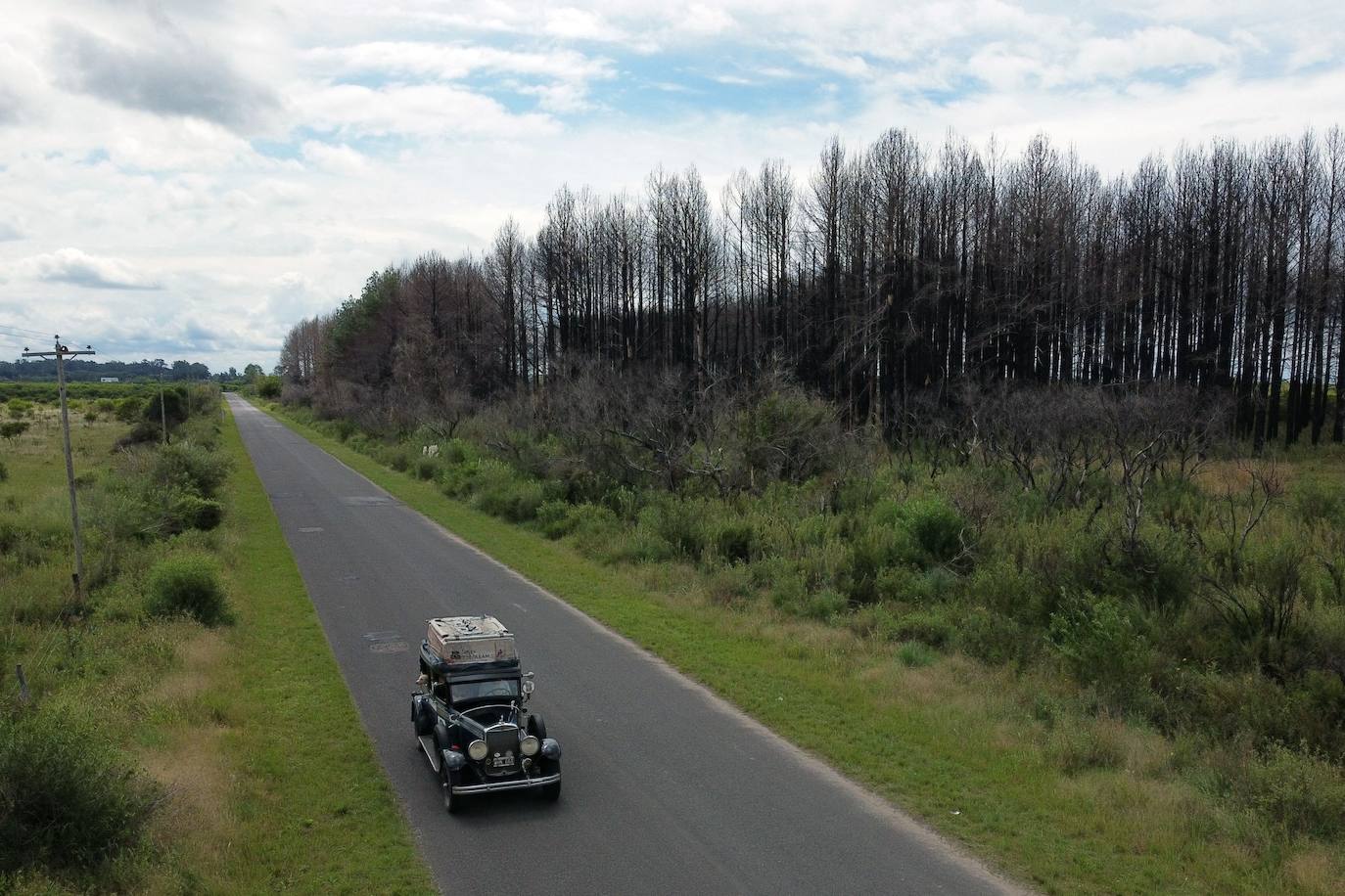 El 25 de enero de 2000, Candelaria y Herman comenzaron el viaje que acaba de terminar tras recorrer 362.000 kilómetros por los cinco continentes a bordo de un coche de 1928. Ahora tienen cuatro hijos, un gato y un perro