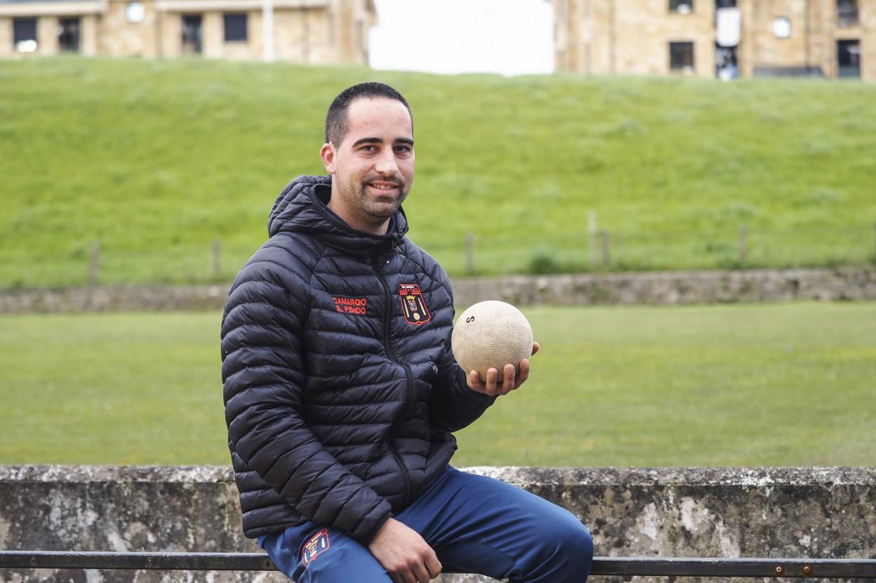 Gabi Cagigas afronta su segunda etapa en Camargo, donde se siente «muy querido». 