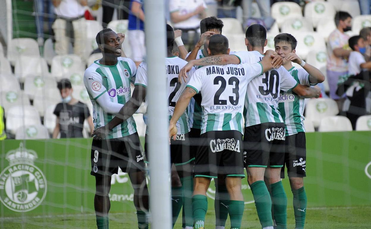 Partido entre Racing de Santander y Club Deportivo Calahorra disputado en los Campos de Sport de El Sardinero, en octubre