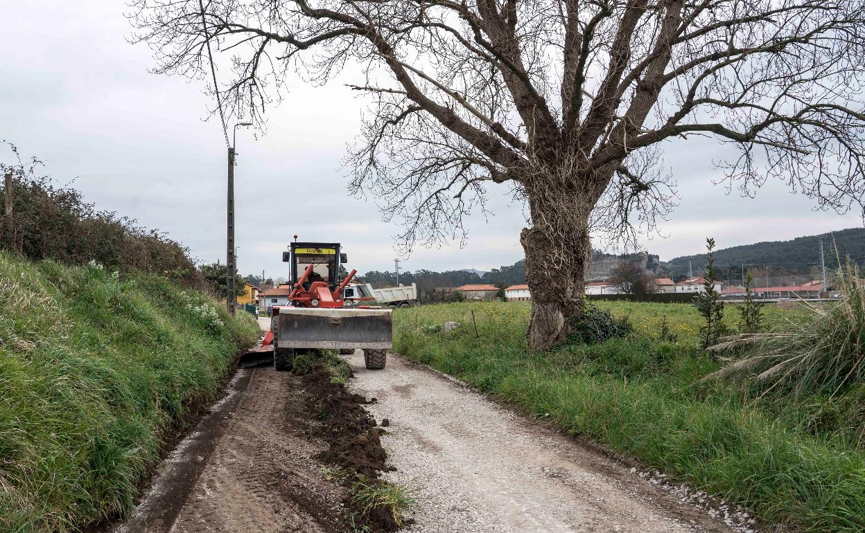 Las máquinas ya trabajan en la zona desde este lunes, en los barrios Arenas y Tocos de Escobedo.