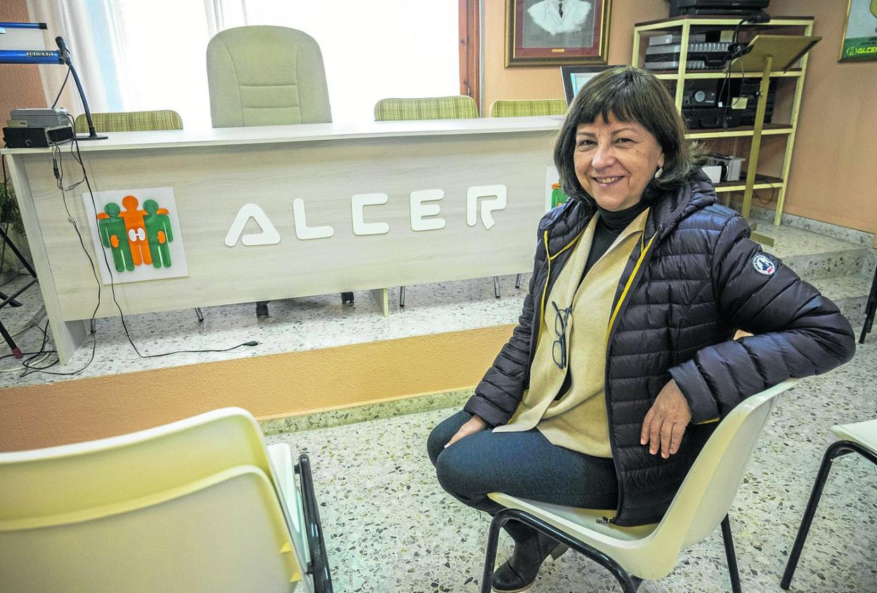 Begoña posa en las instalaciones de Alcer.