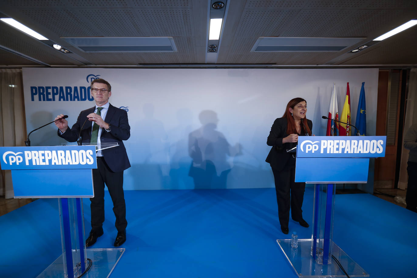 Hacía tiempo que el PP de Cantabria no lograba reunir en un mismo espacio a un millar de afiliados y simpatizantes. El tiempo dirá si el poder de convocatoria que tuvo este jueves la formación conservadora para recibir a su futuro presidente nacional y el acuerdo general a la hora de respaldar a Alberto Núñez Feijóo, de visita en Santander dentro de la gira que está realizando por toda España antes del Congreso de Sevilla, se traduce también en una unidad interna que no ha existido en los últimos tiempos. Mientras tanto, los populares cántabros demostraron este jueves en la cita con el gallego que el ánimo está por las nubes.