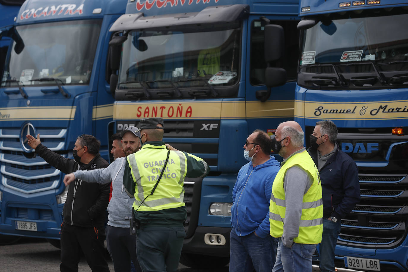 Fotos: Marcha de camiones por la A-67