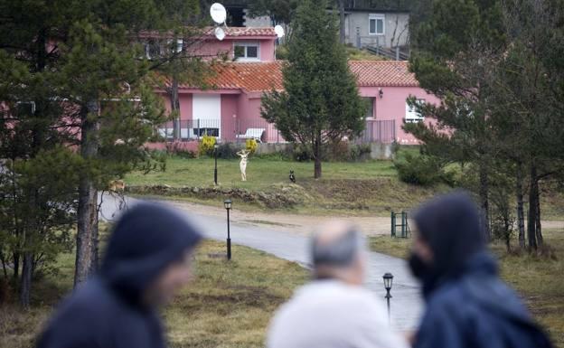 La masía donde residen las nueve personas detenidas por la Policía Nacional.