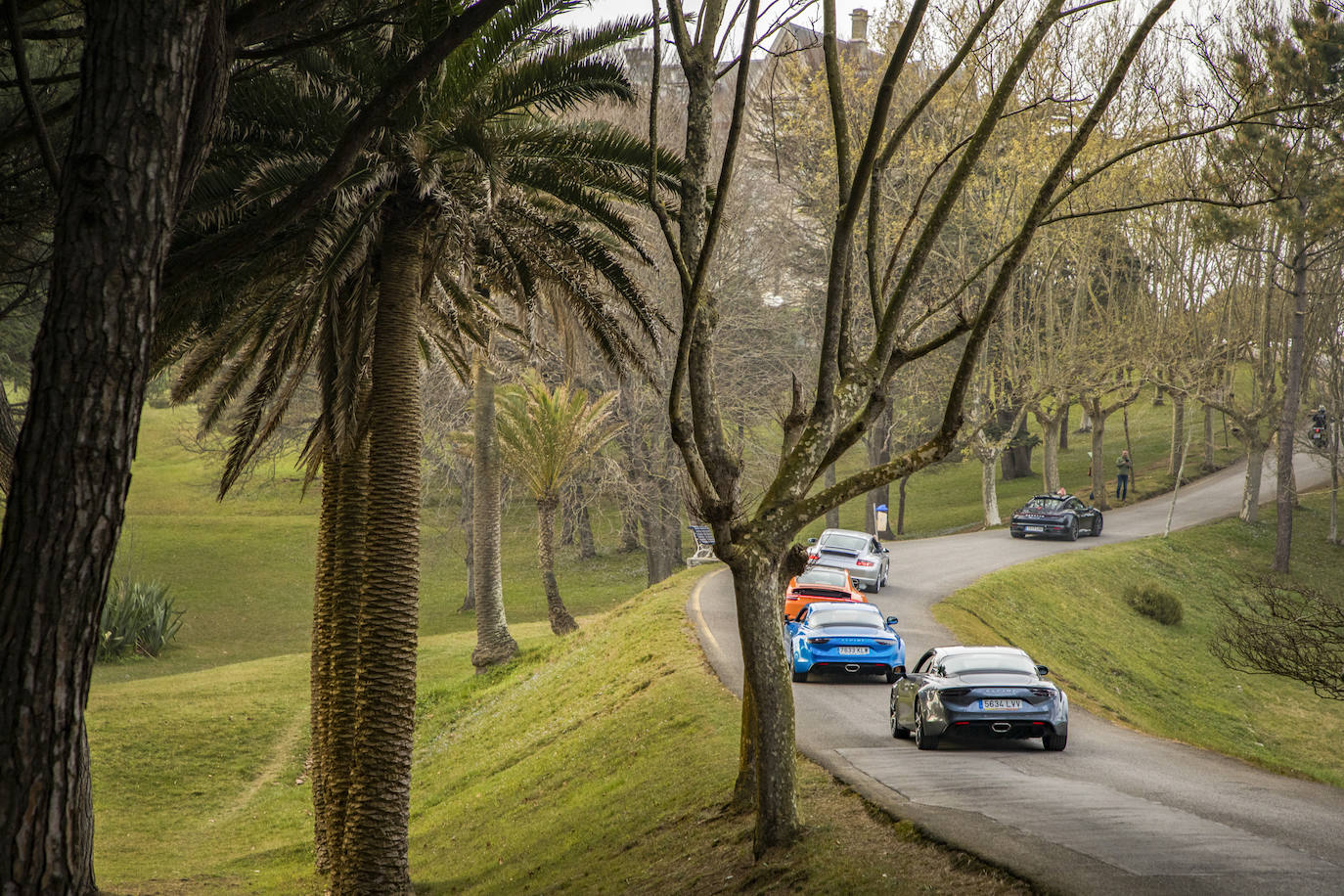 Con base en Santander, los participantes han viajado en Porsche, Lamborghini, Maserati o Ferrari por el arco de la bahía, los valles pasiegos, la costa oriental, la cuenca del Besaya y Liébana