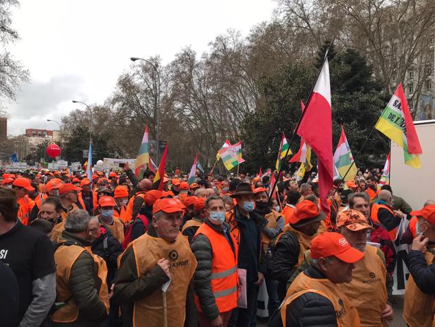 Fotos: Más de cuatro mil cántabros se suman en Madrid al clamor en defensa del mundo rural