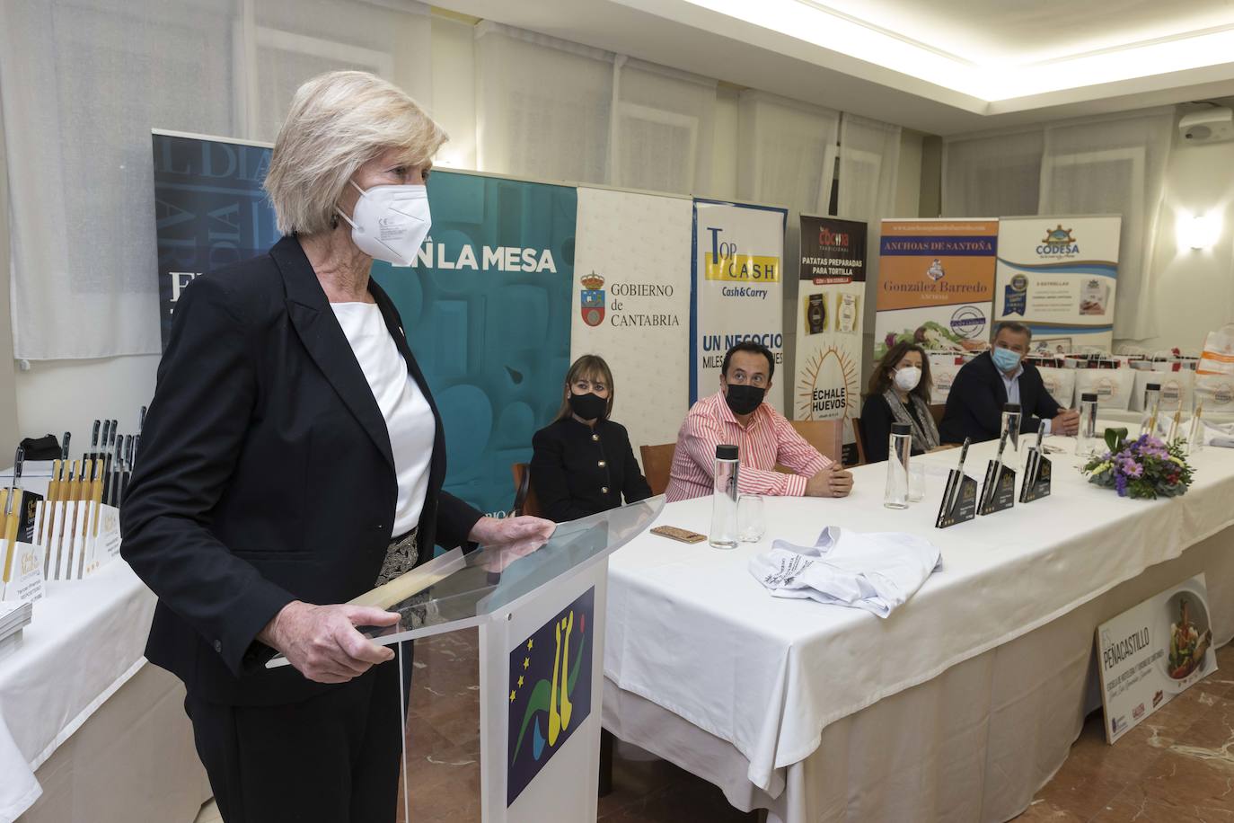 La consejera de Educación, Marina Lombó, durante la entrega de premios