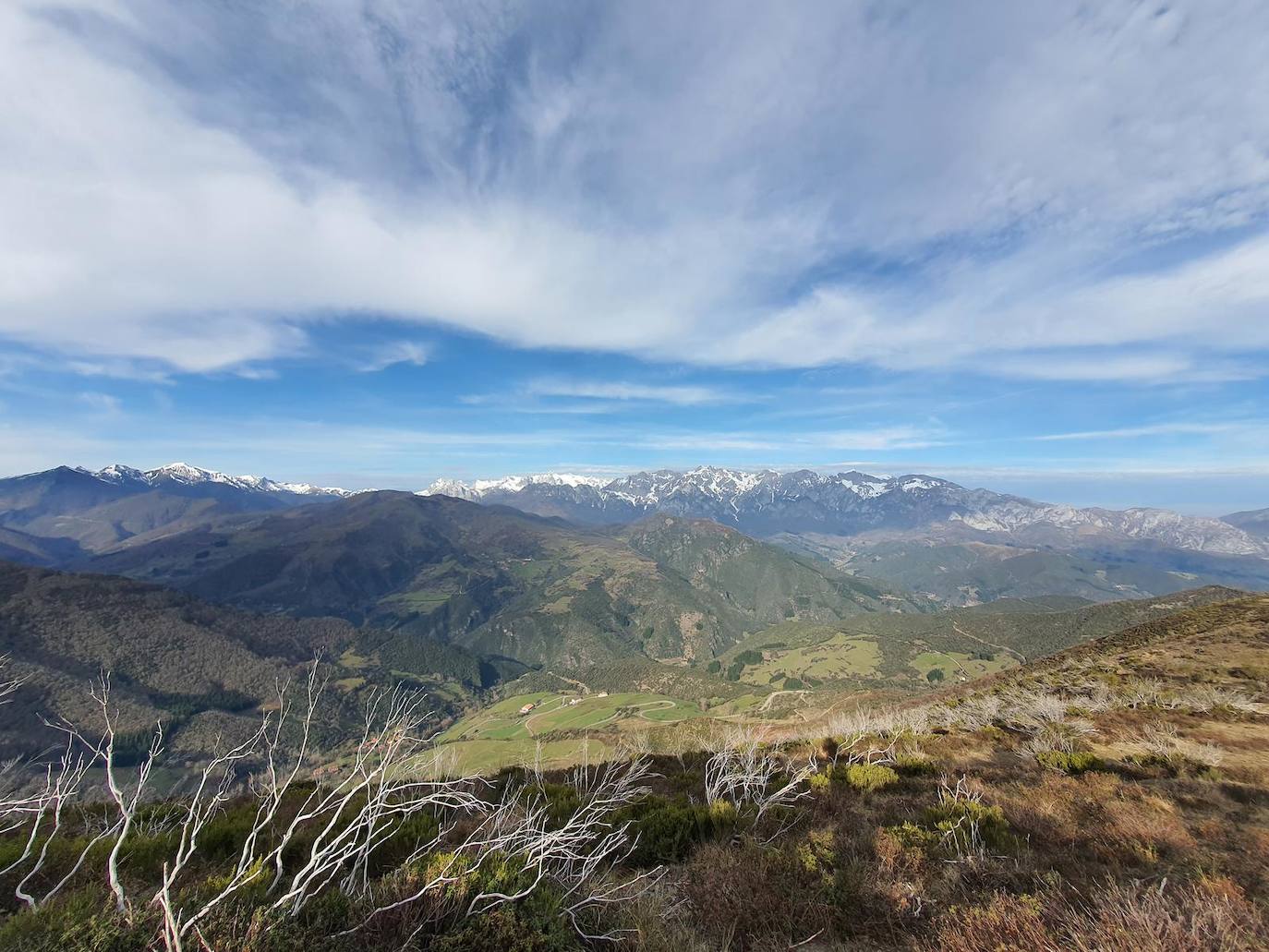 Vista de la Sierra de Peña Sagra y pueblos de Liébana como Cahecho