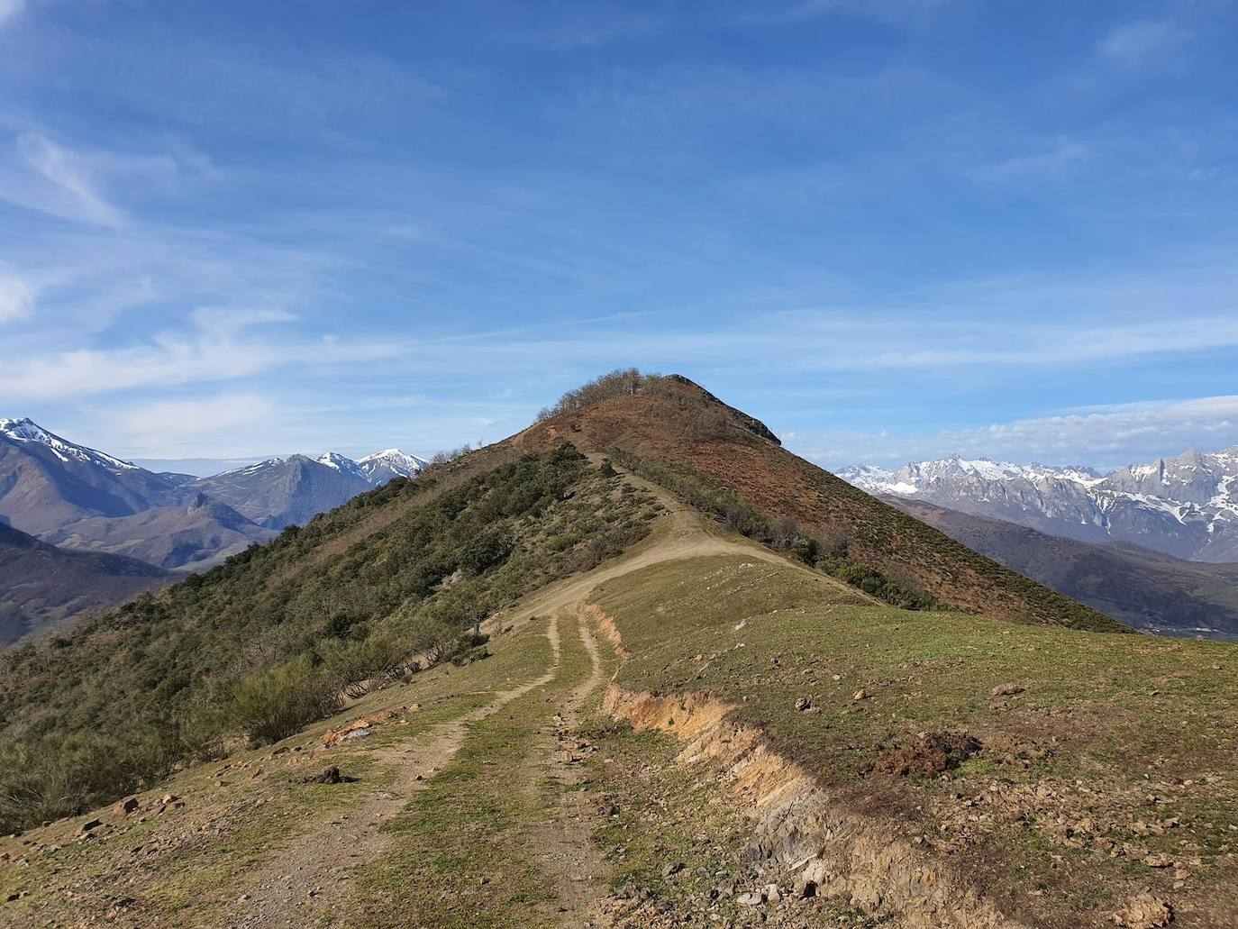 Vistas de la subida al Alto de Juan Solana.