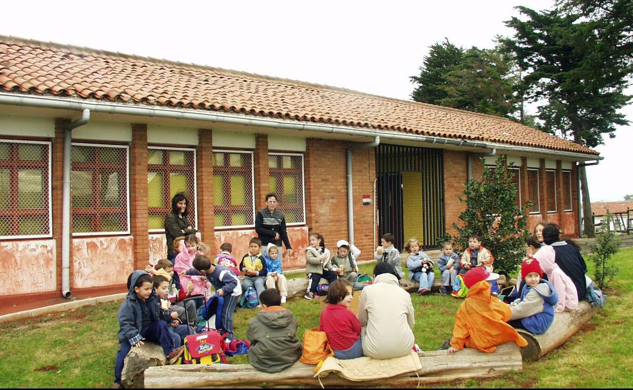 Instalación que acoge la Escuela de Medio Ambiente de Camargo.