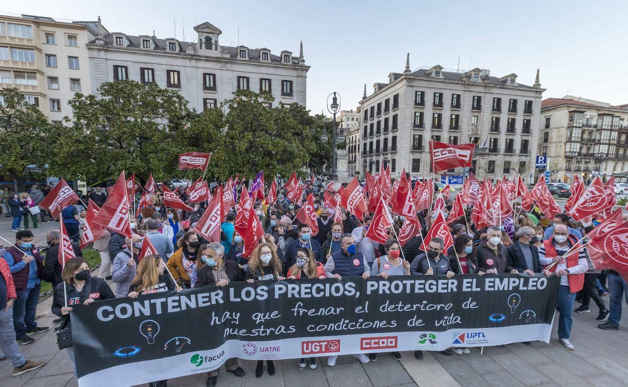 La mayoría de asistentes a la concentración de protesta pertenecían a los sindicatos de CC OO y UGT.