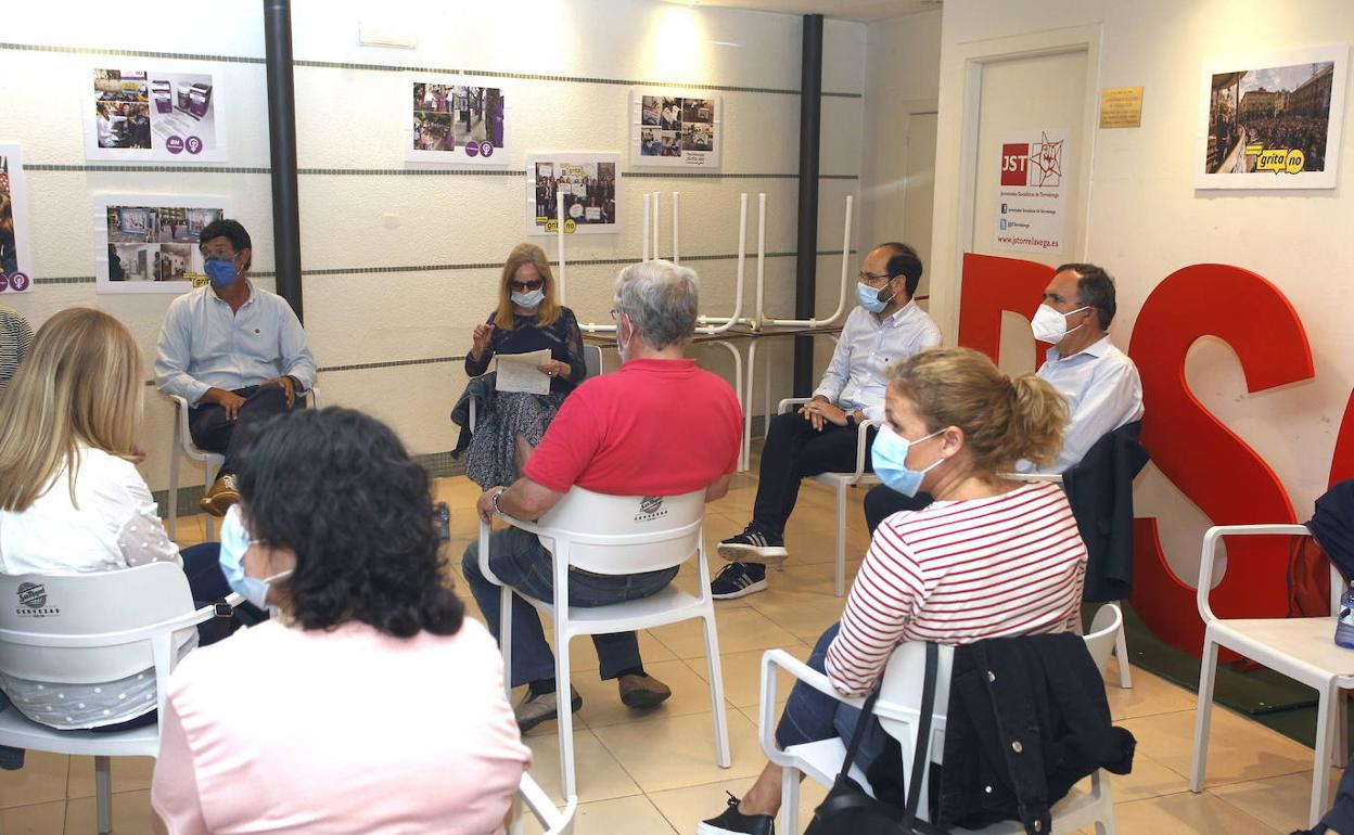 Imagen de archivo de una reunión de los socialistas de Torrelavega.