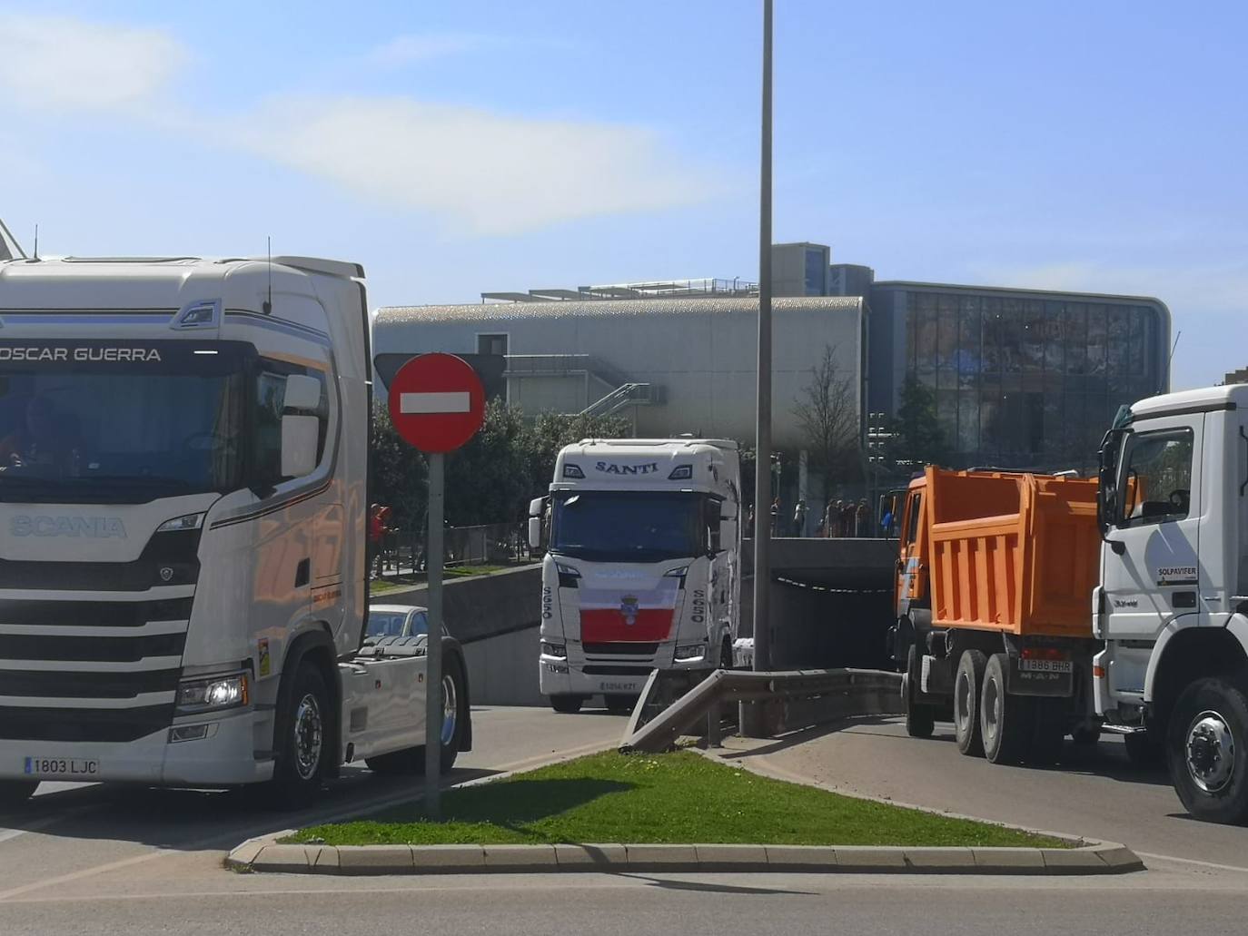 Fotos: La marcha lenta de los camioneros por el centro de Santander