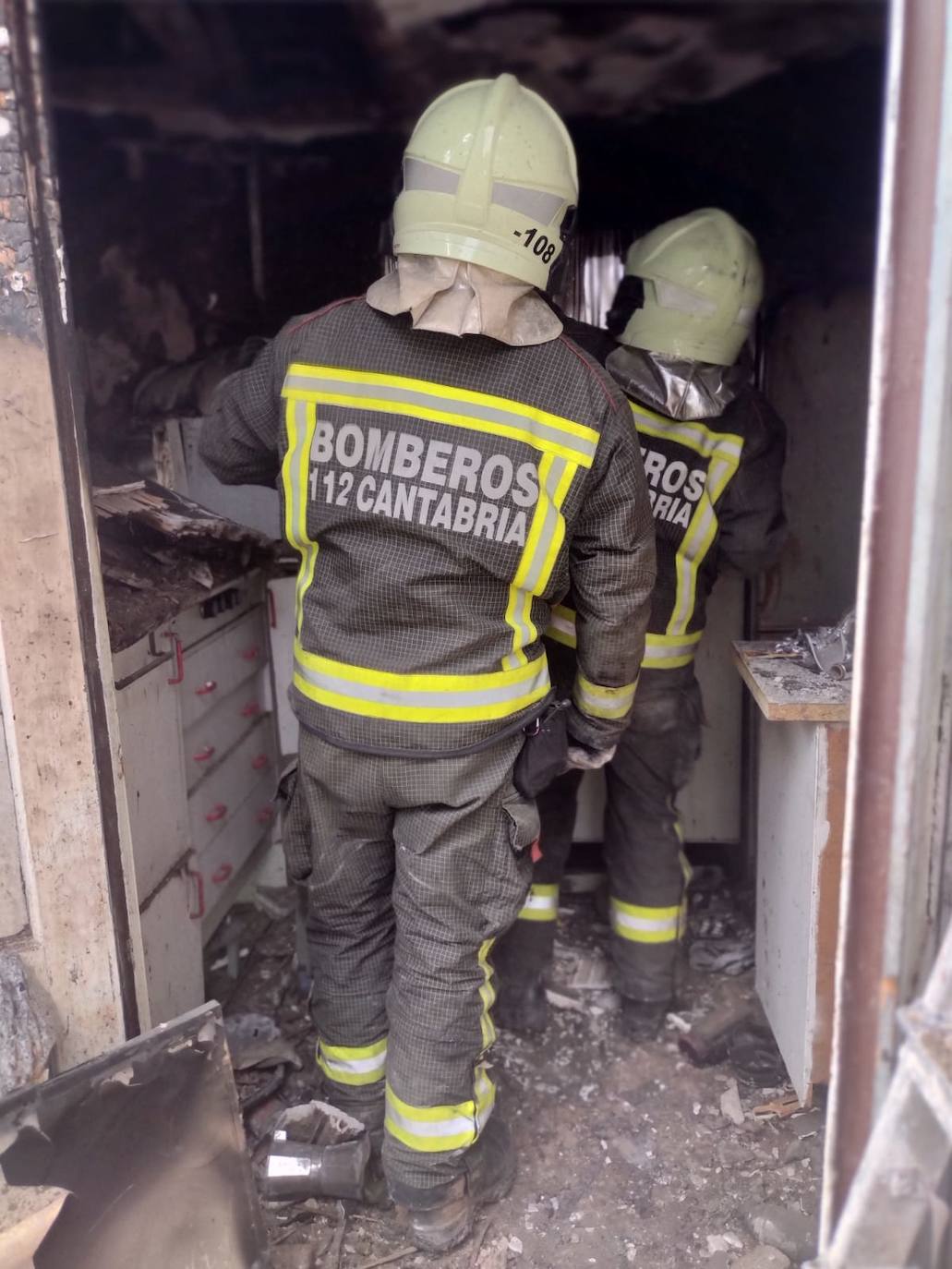 Fotos: Imágenes de la casona incendiada y del dispositivo de extinción