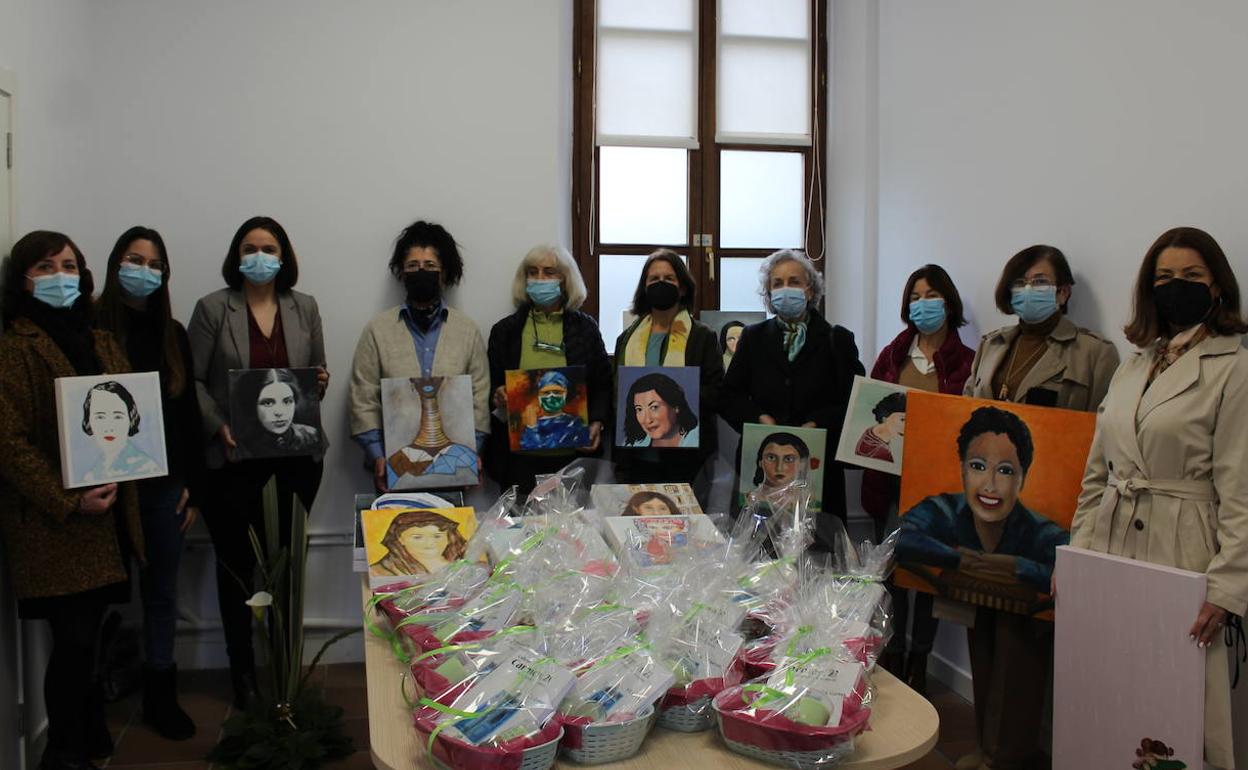 Algunas de las artistas que han donado retratos femeninos para el nuevo Espacio Mujeres 