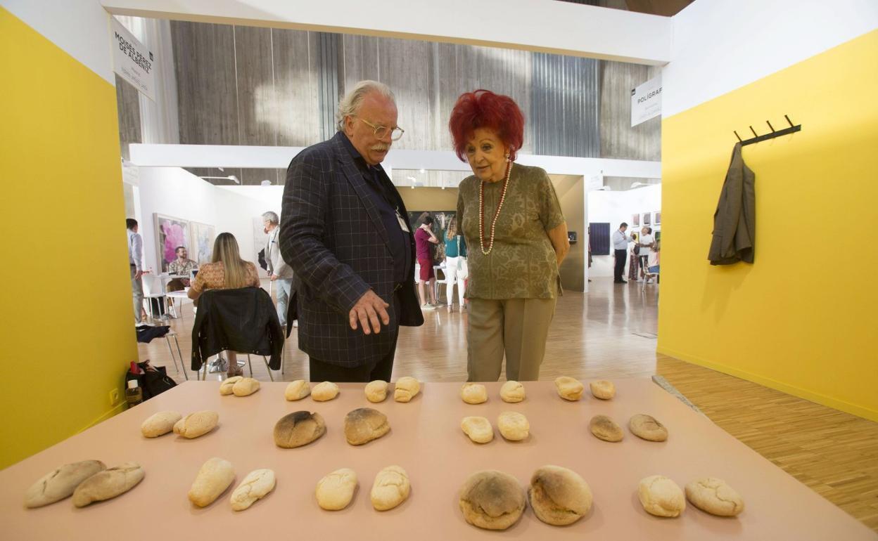 La galerista Juana de Aizpuru fue premiada en 2019. A la derecha, imagen de la feria. 