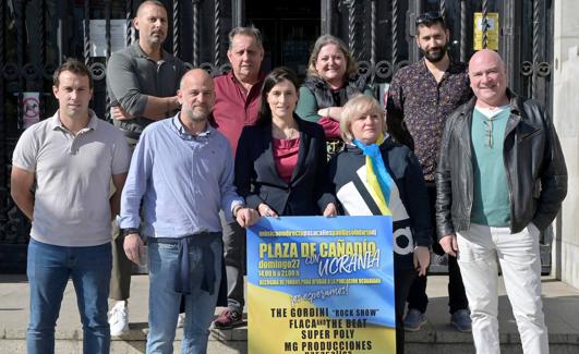 La alcaldesa, Gema Igual, junto a la concejala Lorena Gutiérrez, y representantes hosteleros de Cañadío.