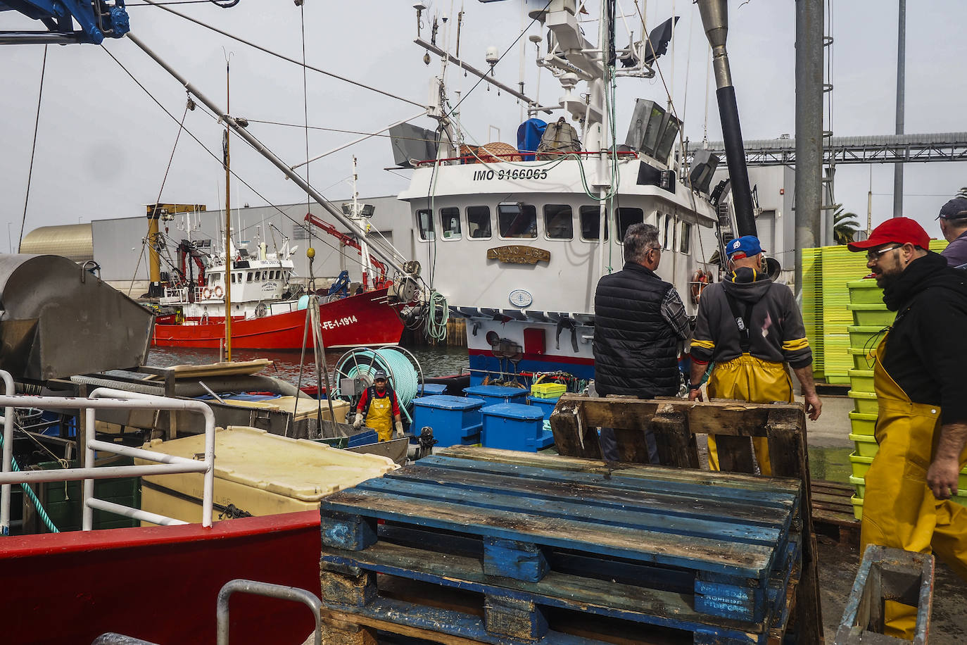 Los barcos de pesca de Cantabria han regresado este lunes a faenar.