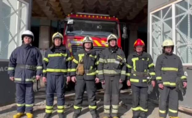 Bomberos ucranianos agradecen a Cantabria el cargamento enviado con material de emergencias