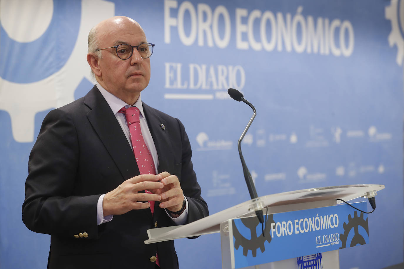 Fotos: Aldo Olcese en el Foro Económico