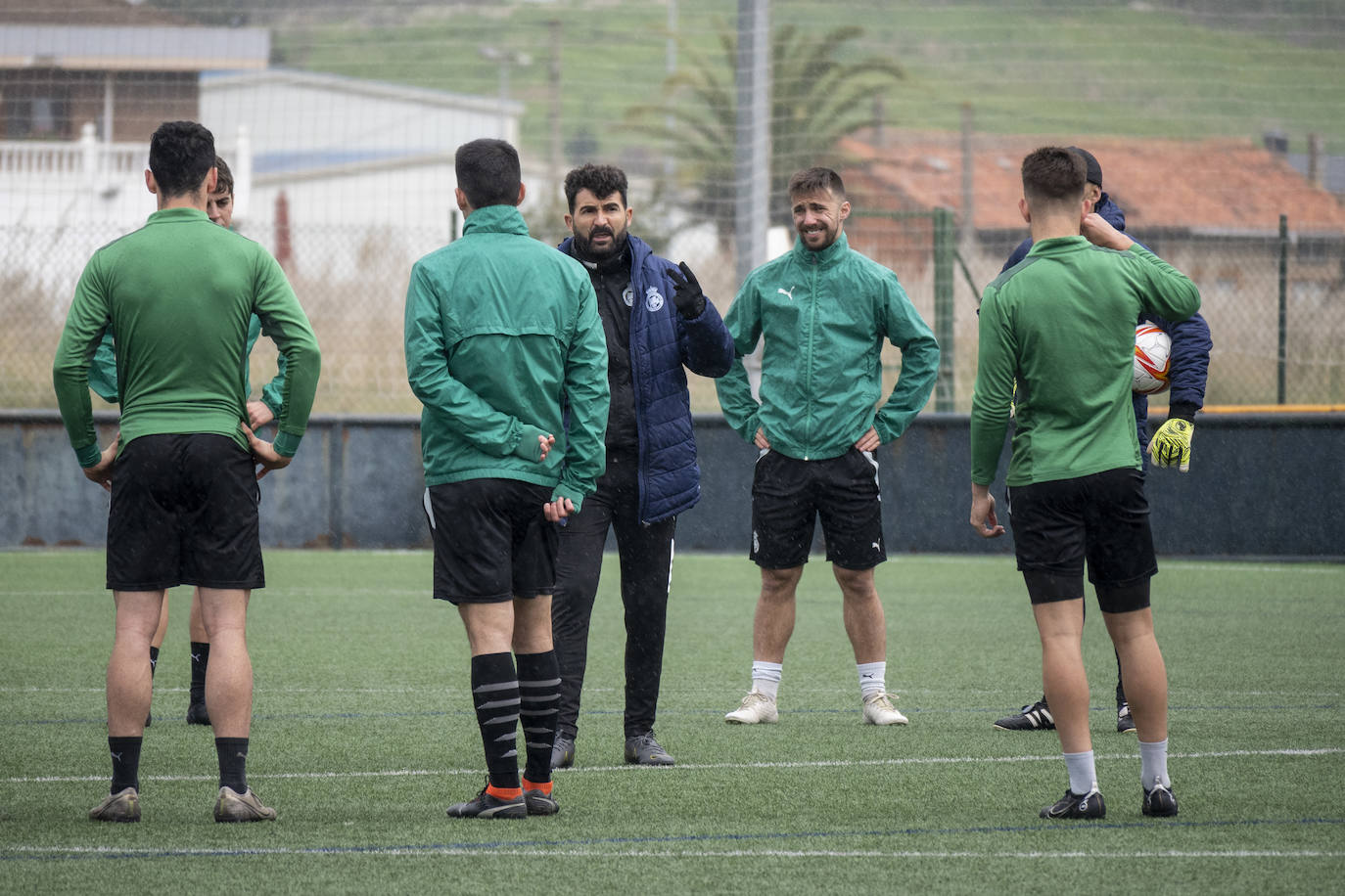 Fotos: El Racing viaja a San Sebastián de los Reyes con Pablo Torre