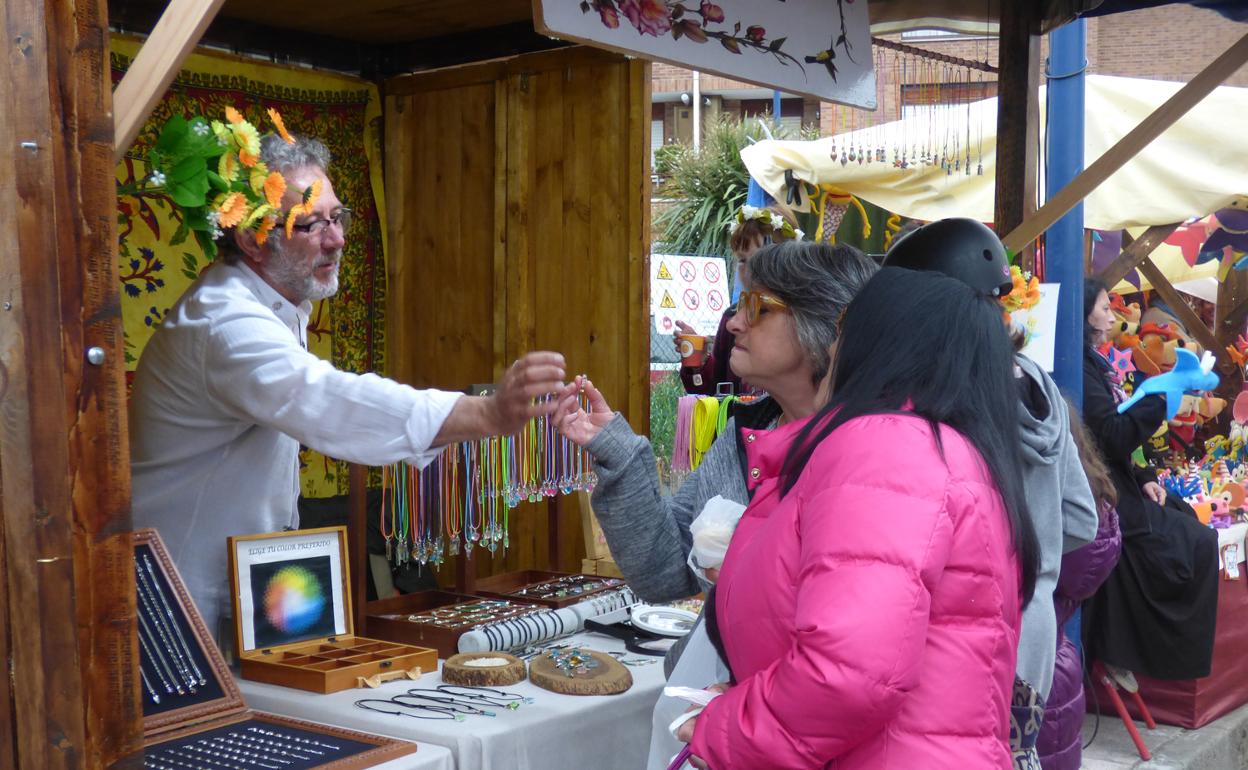 Mercado hippie, en Argoños.