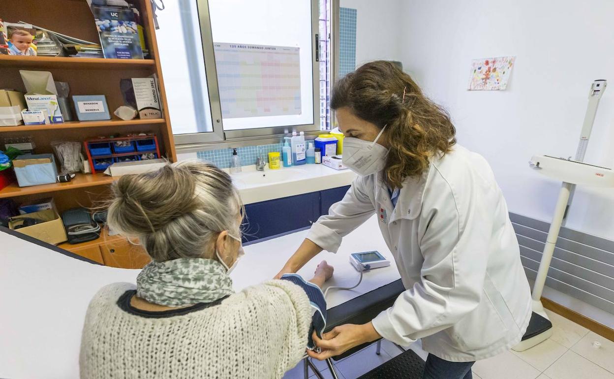 Una consulta en el centro de salud de Puertochico.