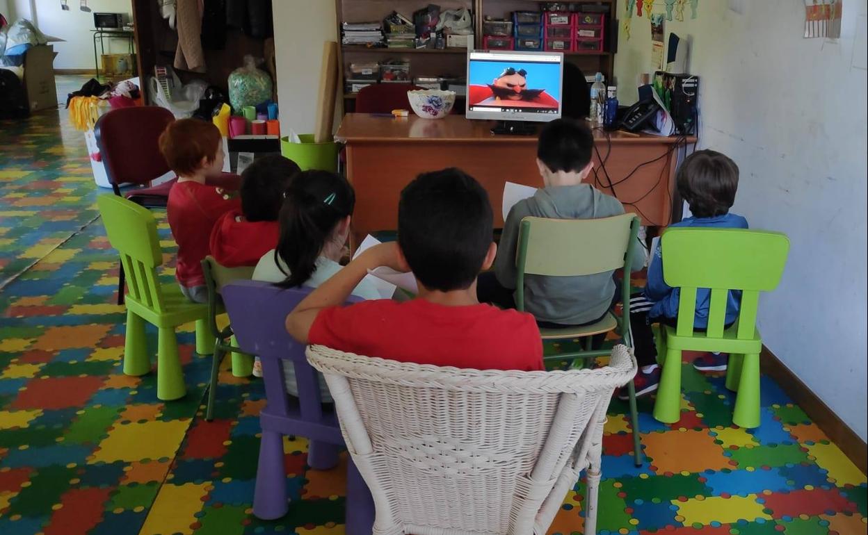 Niños en la ludoteca 