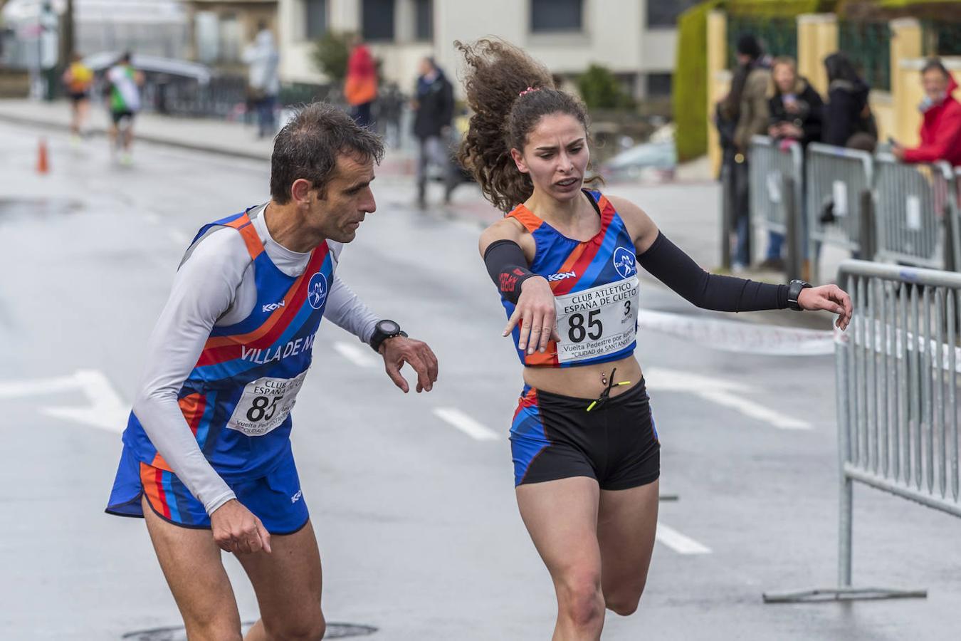 El equipo Valles Pasiegos-Sobaos Luca ganó la Vuelta por Relevos Ciudad de Santander.