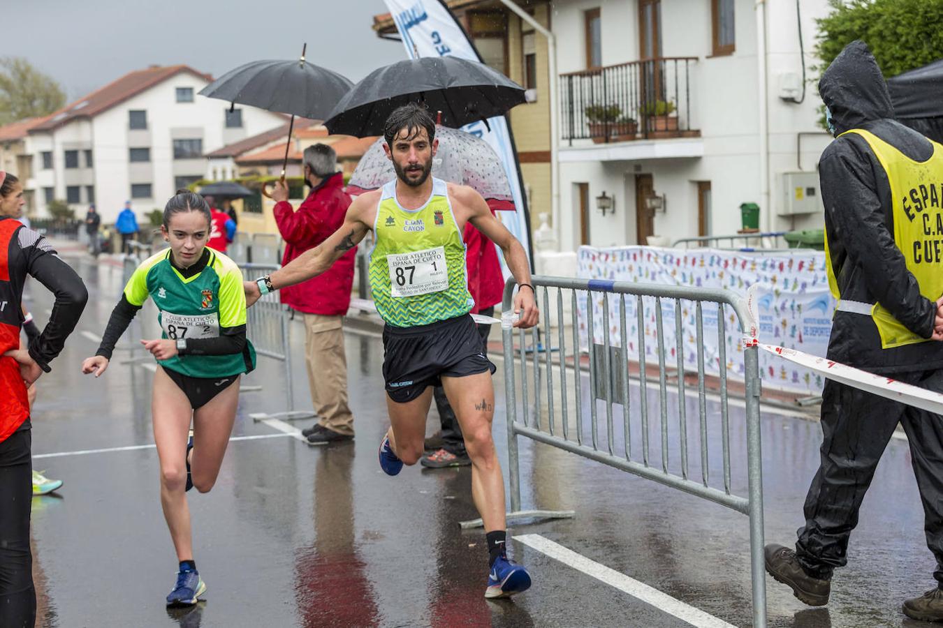 El equipo Valles Pasiegos-Sobaos Luca ganó la Vuelta por Relevos Ciudad de Santander.