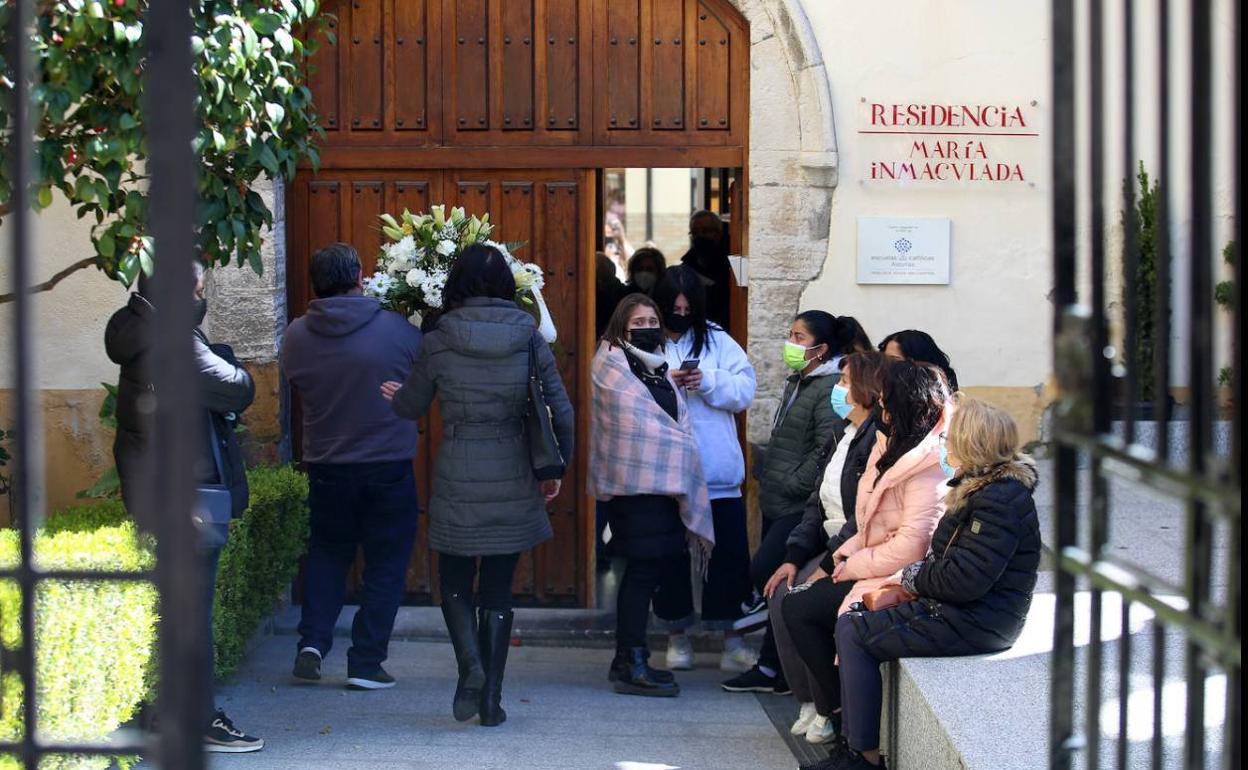 Funeral por la joven asesinada en Oviedo.